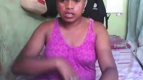 Snapshot of carinesexy69 chatting on December 15, 2024, 9:24 am carinesexy69 online show from December 15, 2024, 9:24 am