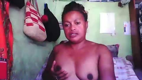 Snapshot of carinesexy69 chatting on December 20, 2024, 10:27 am carinesexy69 online show from December 20, 2024, 10:27 am