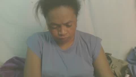 Snapshot of carinesexy69 chatting on October 14, 2025, 6:25 am carinesexy69 online show from October 14, 2025, 6:25 am