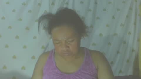 Snapshot of carinesexy69 chatting on October 29, 2025, 11:34 am carinesexy69 online show from October 29, 2025, 11:34 am