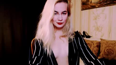 Carin online show from November 10, 2025, 7:02 pm