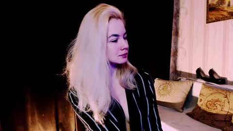 Carin online show from November 24, 2025, 4:34 am