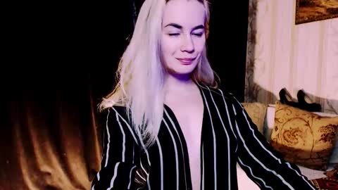 Carin online show from December 1, 2025, 9:20 pm