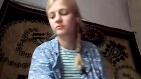 Kira online show from April 27, 2026, 2:31 am