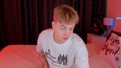 Snapshot of carl_kvirrr chatting on December 13, 2024, 11:02 am Carl online show from December 13, 2024, 11:02 am