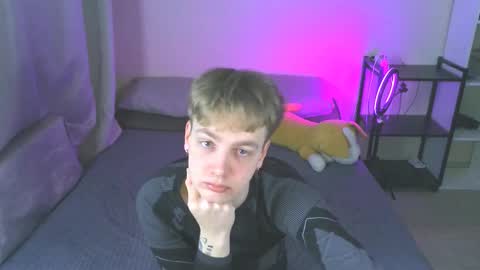 Snapshot of carl_kvirrr chatting on December 17, 2024, 7:26 pm Carl online show from December 17, 2024, 7:26 pm