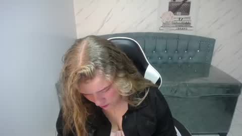 Snapshot of carla_ta chatting on July 7, 2026, 12:42 pm Ana online show from July 7, 2026, 12:42 pm