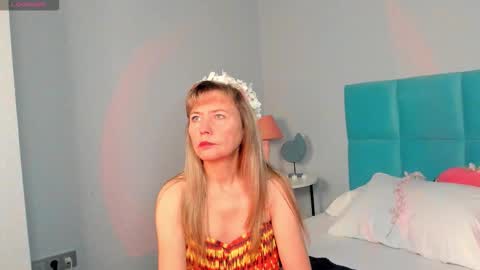 Carla Vogue online show from November 9, 2025, 3:38 am