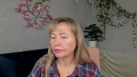 Carla Vogue online show from November 19, 2025, 6:02 am