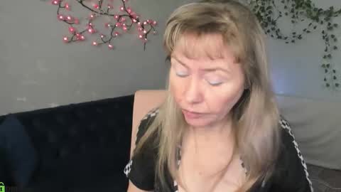 Carla Vogue online show from November 23, 2025, 3:06 am