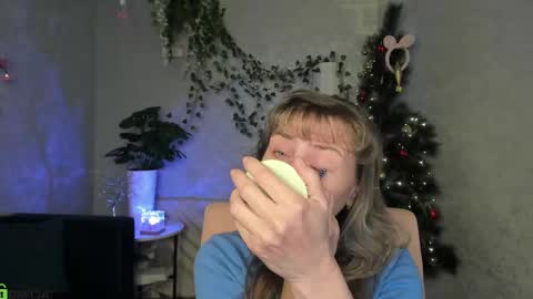 Carla Vogue online show from December 14, 2025, 2:50 am