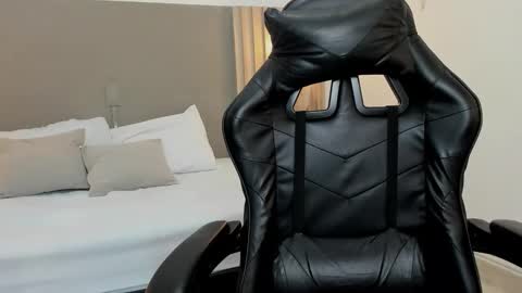 C A R L I N A online show from October 23, 2025, 12:15 pm