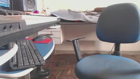 carlos online show from April 11, 2026, 2:32 pm