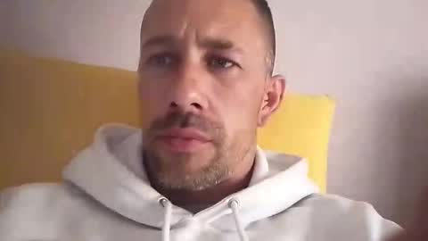 Snapshot of carlosrm440882 chatting on April 23, 2026, 1:24 pm carlosrm440882 online show from April 23, 2026, 1:24 pm