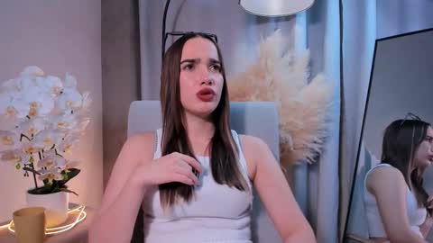 Snapshot of carlottamatlin chatting on November 20, 2025, 4:29 pm Leila online show from November 20, 2025, 4:29 pm