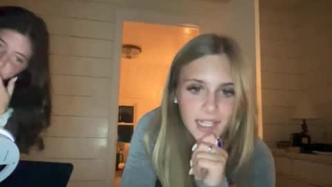 Snapshot of carlybora chatting on November 11, 2025, 2:22 am Carly Bora online show from November 11, 2025, 2:22 am