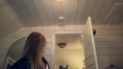 Snapshot of carlybora chatting on November 25, 2025, 5:07 am Carly Bora online show from November 25, 2025, 5:07 am