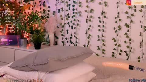 Snapshot of carlymilton chatting on January 12, 2025, 4:31 am Carly online show from January 12, 2025, 4:31 am