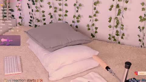 Snapshot of carlymilton chatting on February 6, 2025, 11:26 pm Carly online show from February 6, 2025, 11:26 pm