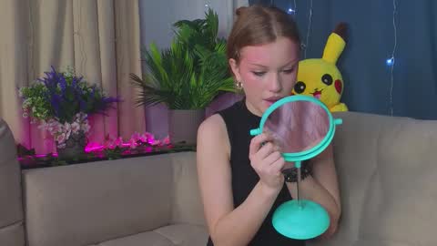 Snapshot of carlyneisenman chatting on December 4, 2025, 8:06 pm Eva online show from December 4, 2025, 8:06 pm