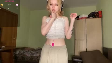 Elina online show from July 6, 2026, 11:40 pm
