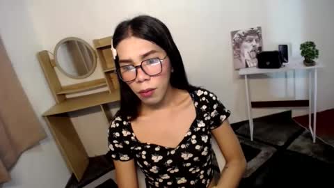 Snapshot of carol_linaxxx chatting on December 11, 2024, 3:56 am Carolina online show from December 11, 2024, 3:56 am