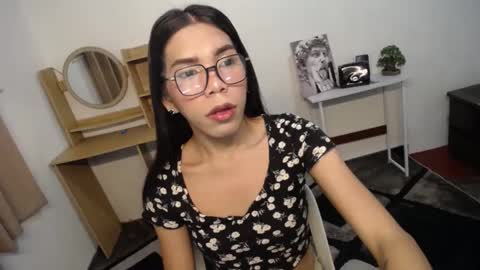 Snapshot of carol_linaxxx chatting on December 19, 2024, 8:23 am Carolina online show from December 19, 2024, 8:23 am