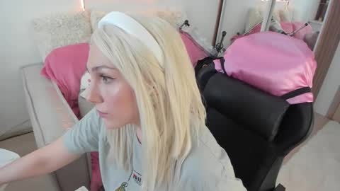 Snapshot of carol_may_ chatting on February 11, 2026, 9:47 am carol_may_ online show from February 11, 2026, 9:47 am