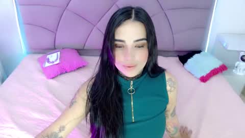 Carolaine01 online show from November 22, 2025, 5:45 pm