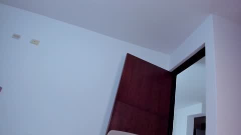 Snapshot of caroliine__ chatting on December 18, 2024, 6:35 pm Caroline online show from December 18, 2024, 6:35 pm