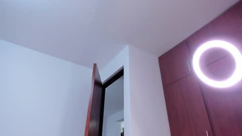 Snapshot of caroliine__ chatting on December 20, 2024, 6:24 pm Caroline online show from December 20, 2024, 6:24 pm