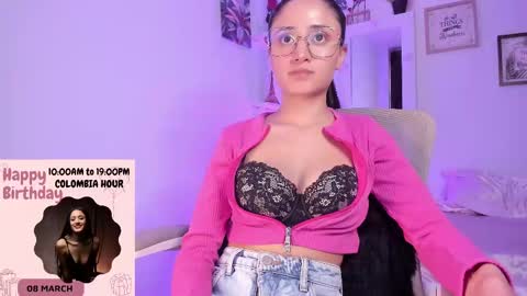 Snapshot of caroliine__ chatting on March 7, 2025, 10:43 pm Caroline online show from March 7, 2025, 10:43 pm