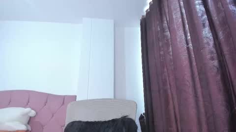 Snapshot of caroliine__ chatting on December 4, 2025, 2:15 pm Caroline online show from December 4, 2025, 2:15 pm