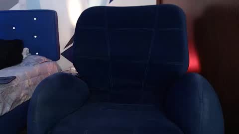 Snapshot of carolin_moore chatting on December 8, 2024, 2:52 pm Carolin Moore online show from December 8, 2024, 2:52 pm