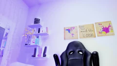 Snapshot of carolinaa_pretty chatting on March 9, 2025, 3:32 am Carolina online show from March 9, 2025, 3:32 am