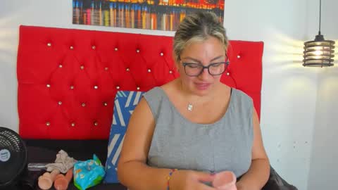 Snapshot of carolinacrus01 chatting on November 10, 2025, 3:33 pm Carolina online show from November 10, 2025, 3:33 pm