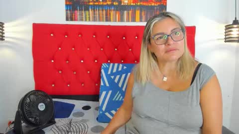 Snapshot of carolinacrus01 chatting on November 23, 2025, 5:02 pm Carolina online show from November 23, 2025, 5:02 pm