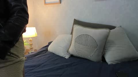  Caroline  online show from December 18, 2025, 11:27 am