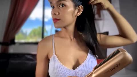 caroline_east online show from May 28, 2026, 1:14 am