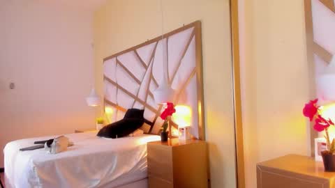 Caroline online show from December 5, 2025, 12:14 pm