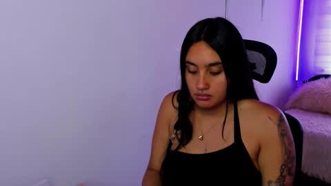 caroline_rodriguez_9 online show from December 17, 2025, 7:20 pm