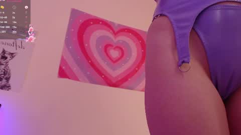 Snapshot of carolineamber chatting on June 13, 2026, 4:43 am Carlolina online show from June 13, 2026, 4:43 am