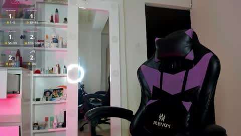 CarolineeGarcia online show from November 27, 2025, 1:02 pm