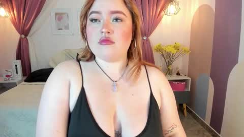 Carolinee  online show from October 15, 2025, 5:07 am
