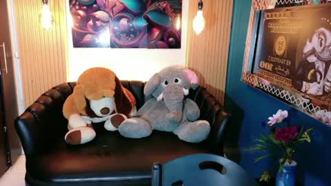 carolinejesh online show from May 21, 2026, 12:12 pm