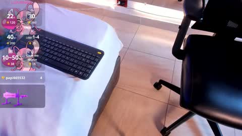 Caro  online show from November 12, 2025, 8:52 pm