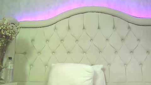 carolinesampaio online show from November 15, 2025, 11:18 am