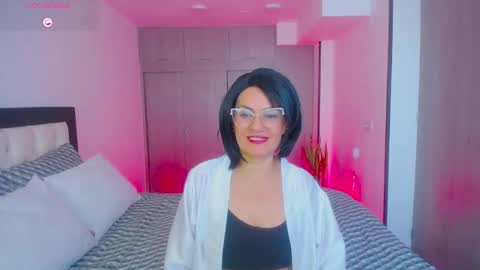 CarolinneFiotti online show from September 22, 2025, 1:24 pm
