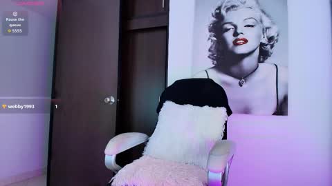 Snapshot of carolyne_sweet chatting on February 9, 2026, 8:24 pm carolyne_sweet online show from February 9, 2026, 8:24 pm
