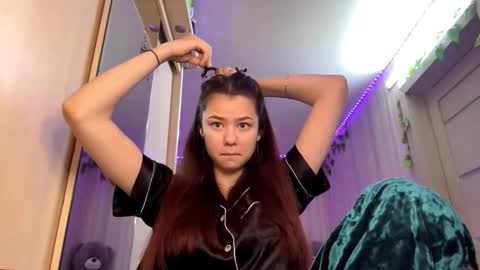 Snapshot of carolynexford chatting on December 2, 2025, 6:08 am Emma online show from December 2, 2025, 6:08 am